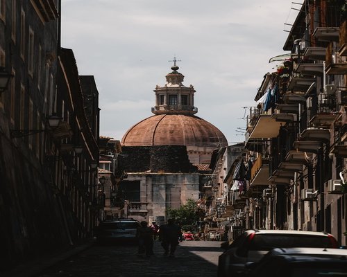 calm walk through an Italian city park